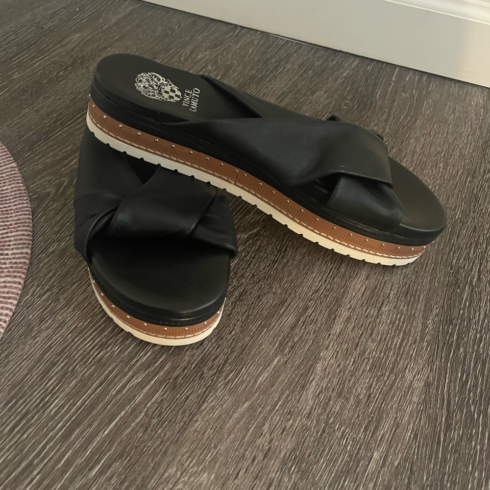NEW VINCE CAMUTO WEDGE FLAT SANDALS BLACK 11M